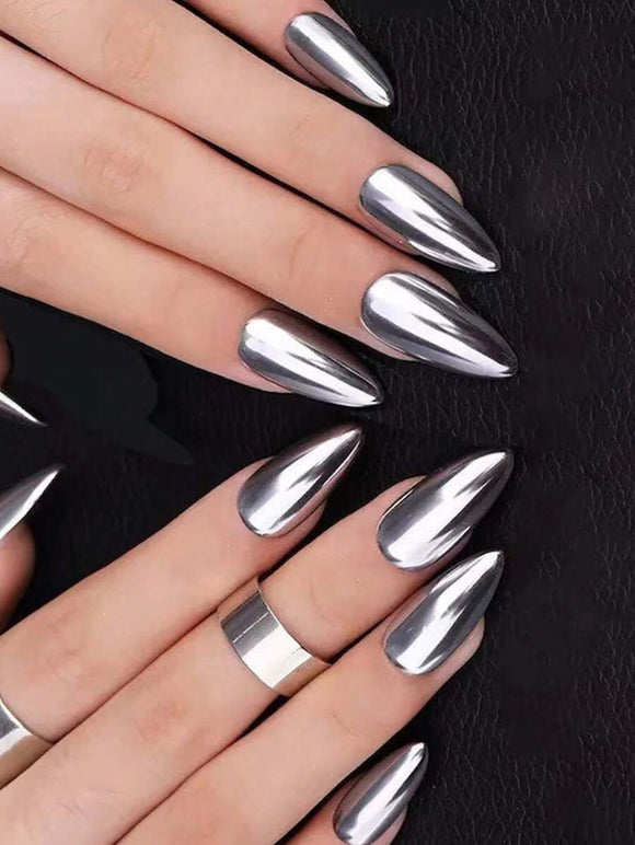 Luxe Luster Unveiled: The Glamour of Platinum Silver Nail Polish